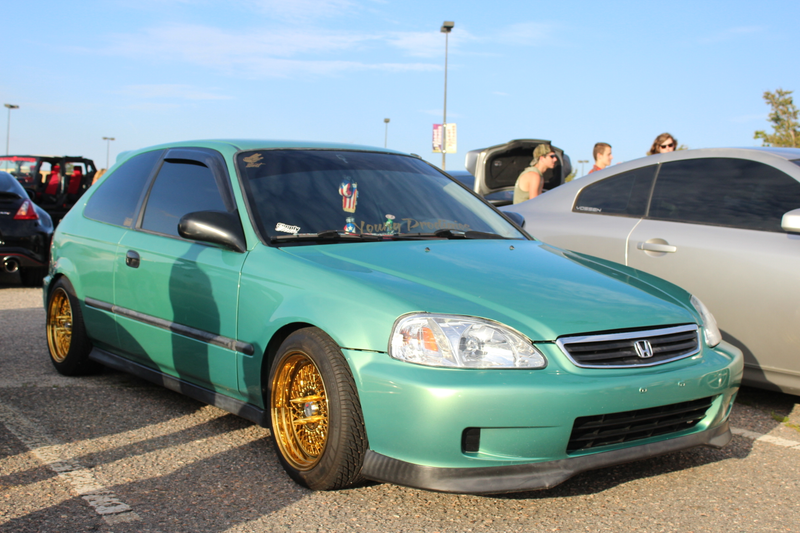 Illustration for article titled I Went to a Local Car Meet Tonight